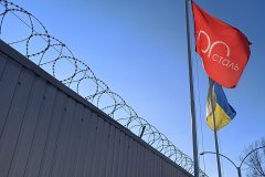 колючая проволока и кронштейны для егозы